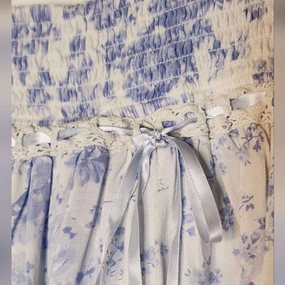 Hollister Light Blue Floral Smocked Tiered Mini Skort Size M- waist-29" & L-12.5 - Picture 3 of 6